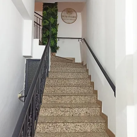 홈스테이 Skanderbeg Square Residences 티라나